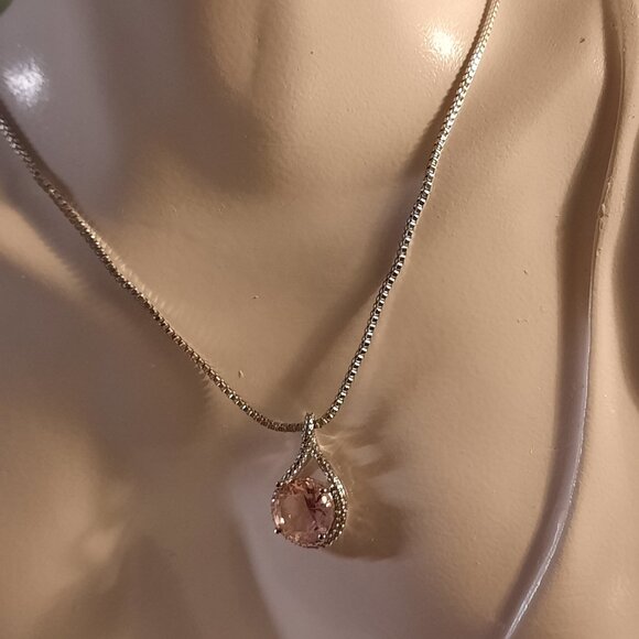 Brand New Dazzling 18k Plated Chain Necklace. - Picture 1 of 4